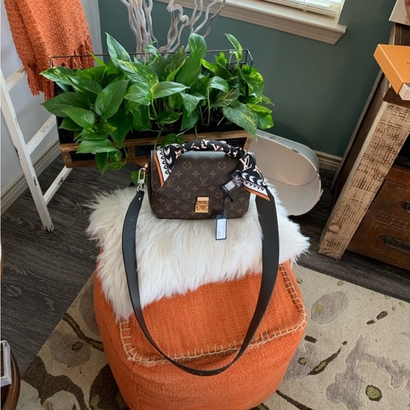 Welcome to my closet NFS - Picture 4 of 16